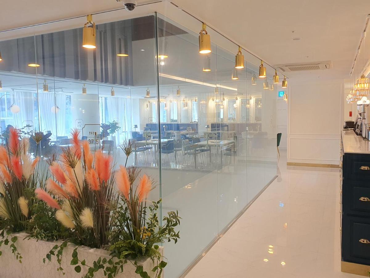 Days Hotel By Wyndham Seoul Myeongdong Extérieur photo