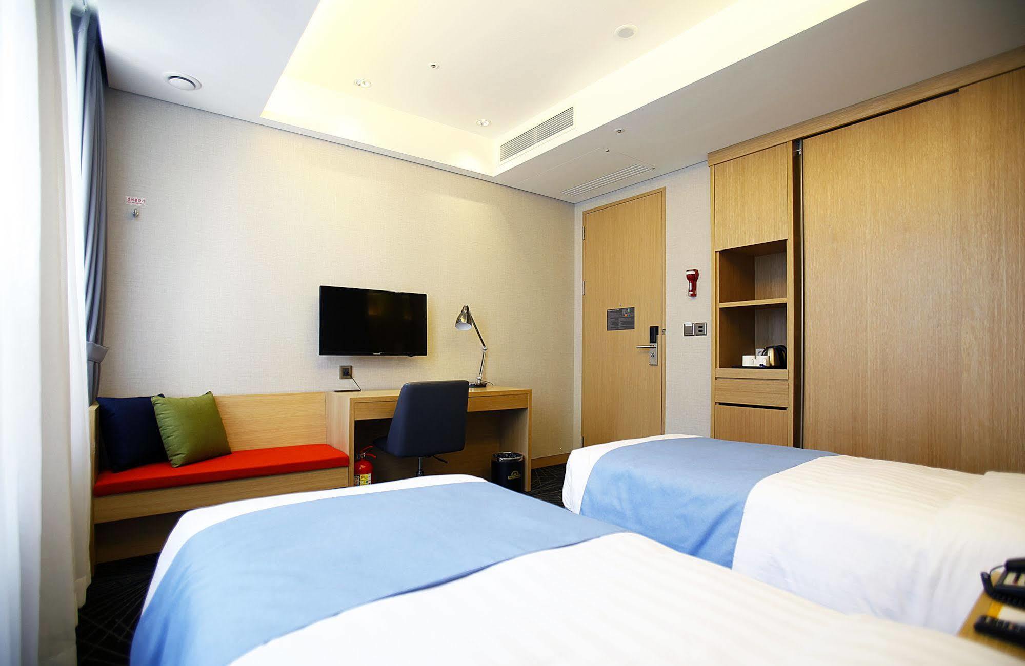 Days Hotel By Wyndham Seoul Myeongdong Extérieur photo